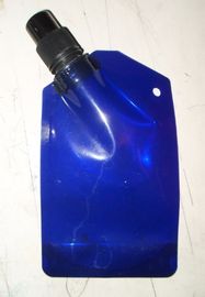 El azul 8 onzas se levanta la bolsa con el canalón y el casquillo, embalaje flexible de la bebida