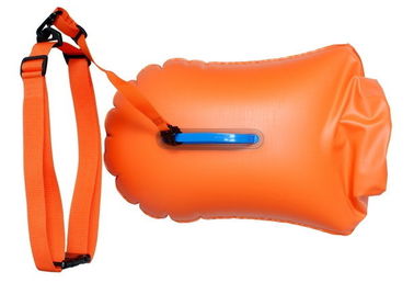 Boya más segura inflable anaranjada brillante del nadador del bolso seco para la natación del agua abierta