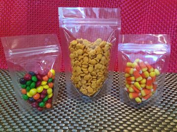 Claros reconectables se levantan la bolsa para el caramelo