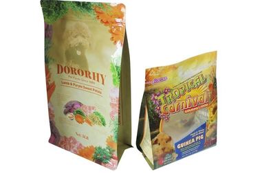 La aduana laminó el empaquetado se levanta la bolsa con la cremallera para el alimento para animales
