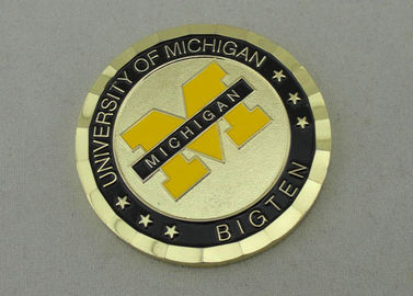 Universidad de Michigan monedas personalizadas 2,0 pulgadas con el bolso de cobre amarillo del material y de la bolsa del PVC