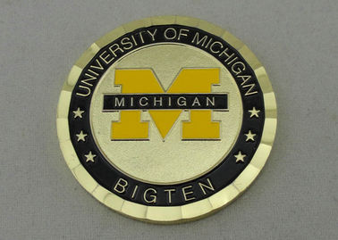 Universidad de Michigan monedas personalizadas 2,0 pulgadas con el bolso de cobre amarillo del material y de la bolsa del PVC