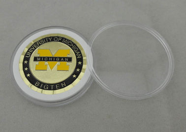 Universidad de Michigan monedas personalizadas 2,0 pulgadas con el bolso de cobre amarillo del material y de la bolsa del PVC